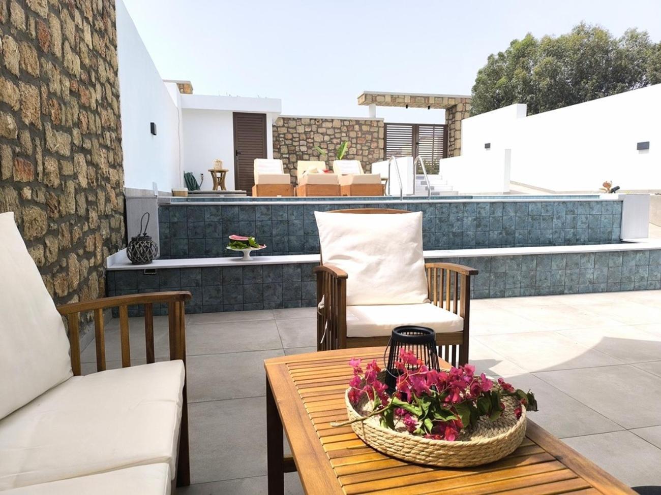 Valantina'S & Mannouel Lardos Luxury Villas エクステリア 写真